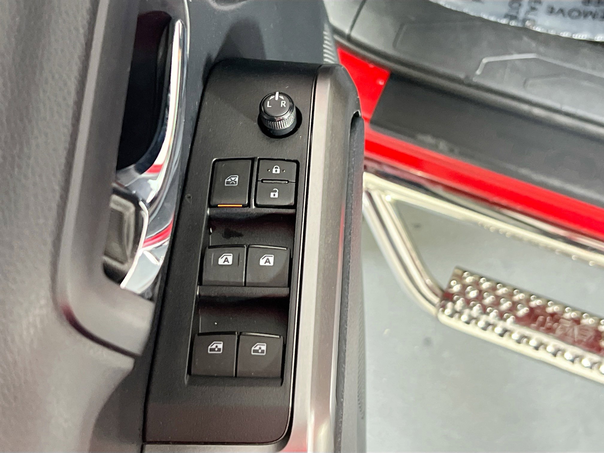 Used 2019 Toyota Tacoma Limited image 18