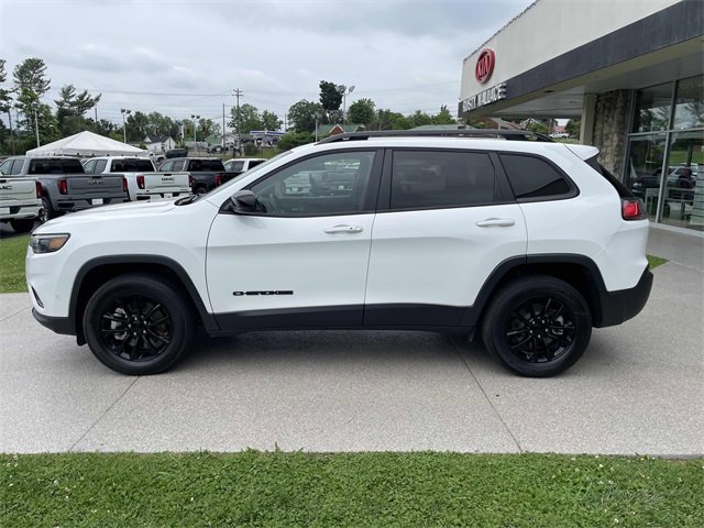 Used 2023 Jeep Cherokee Altitude Lux image 3