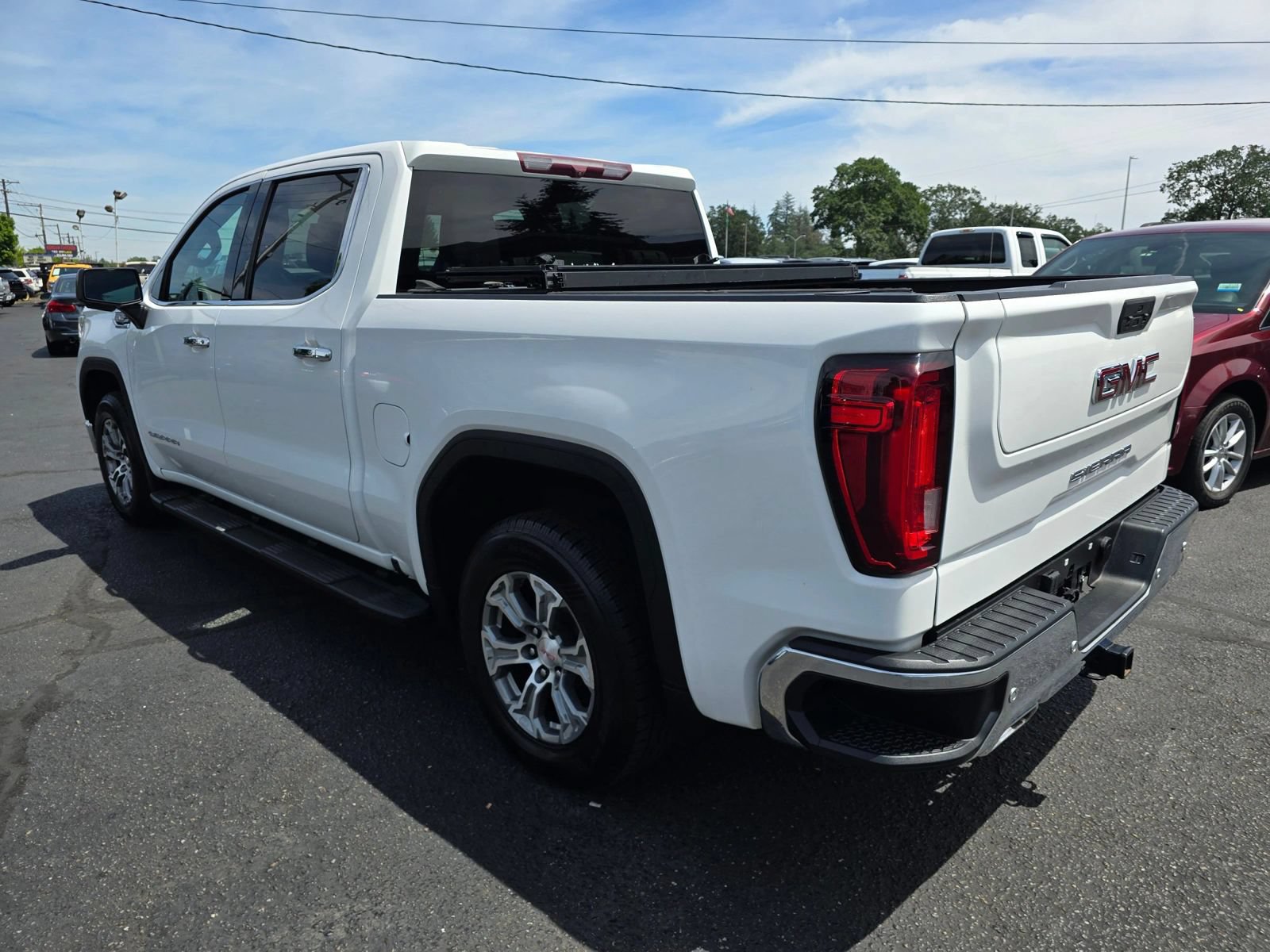 Used 2020 GMC Sierra 1500 SLT w/ Driver Alert Package II AWD/4WD image 3