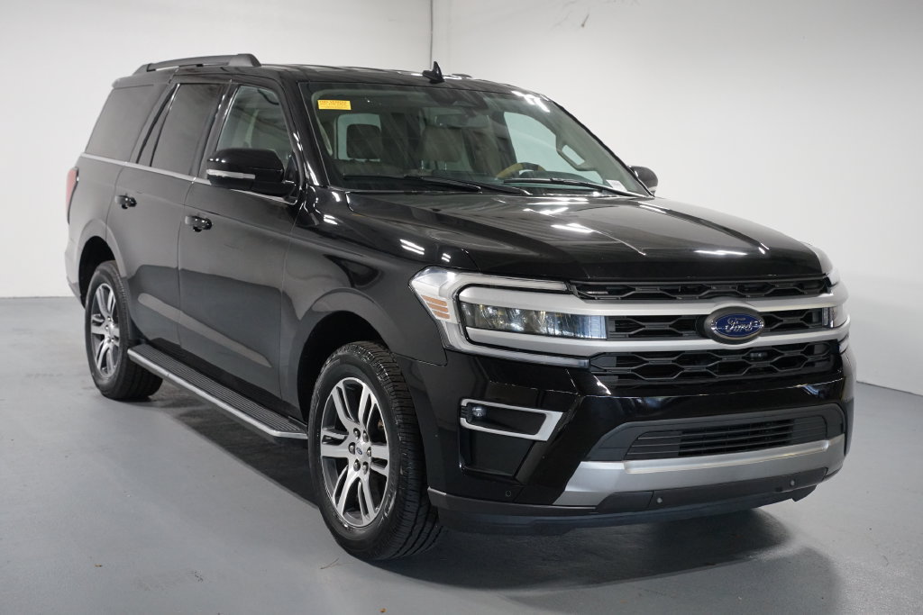 Used 2023 Ford Expedition XLT RWD image 3