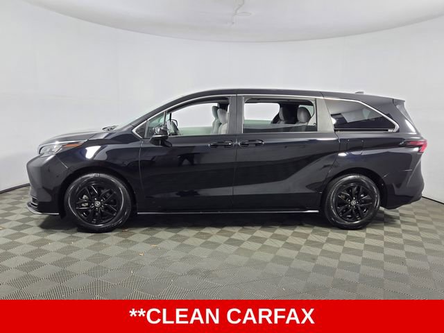 Used 2025 Toyota Sienna LE image 5