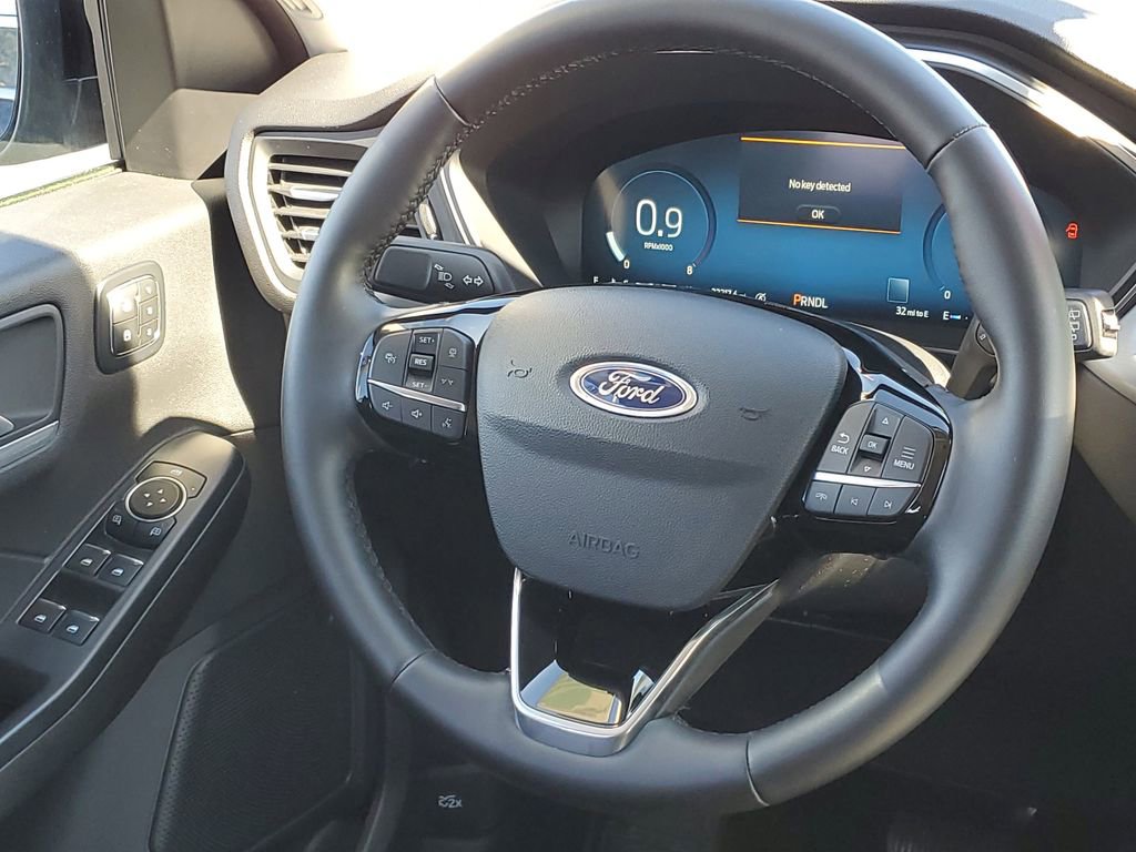 Certified 2025 Ford Escape Platinum image 31