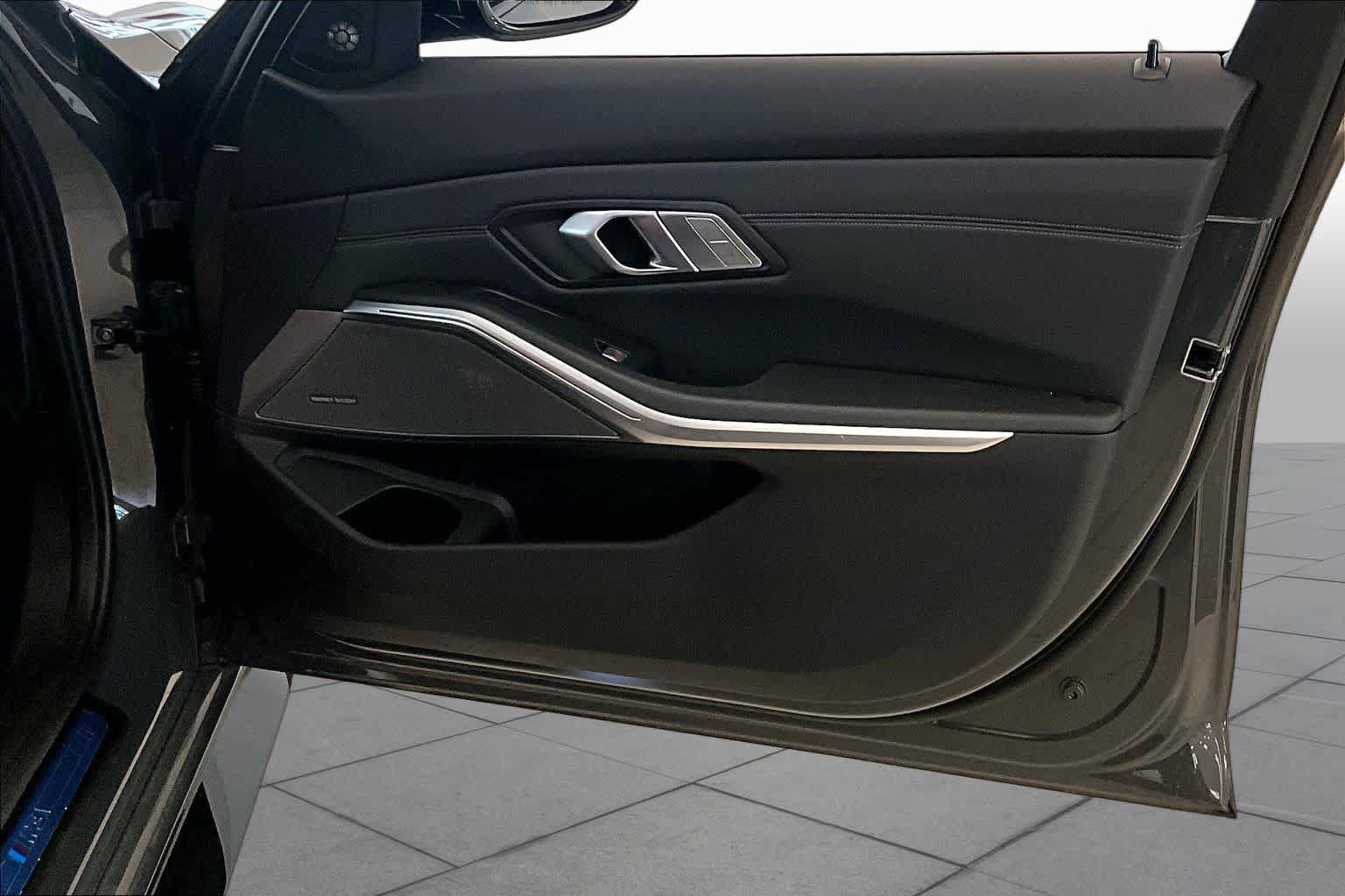 Used 2025 BMW M3 Competition RWD image 22