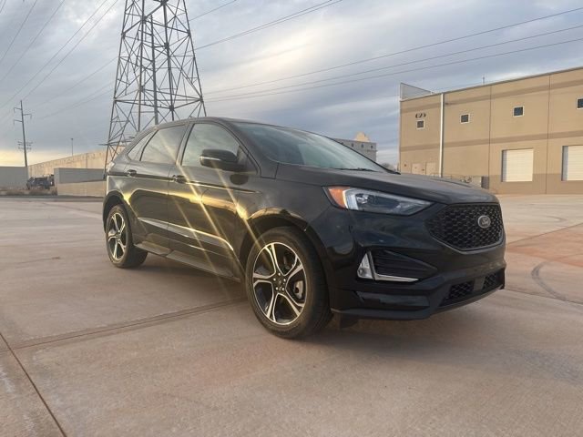 Used 2023 Ford Edge ST image 2
