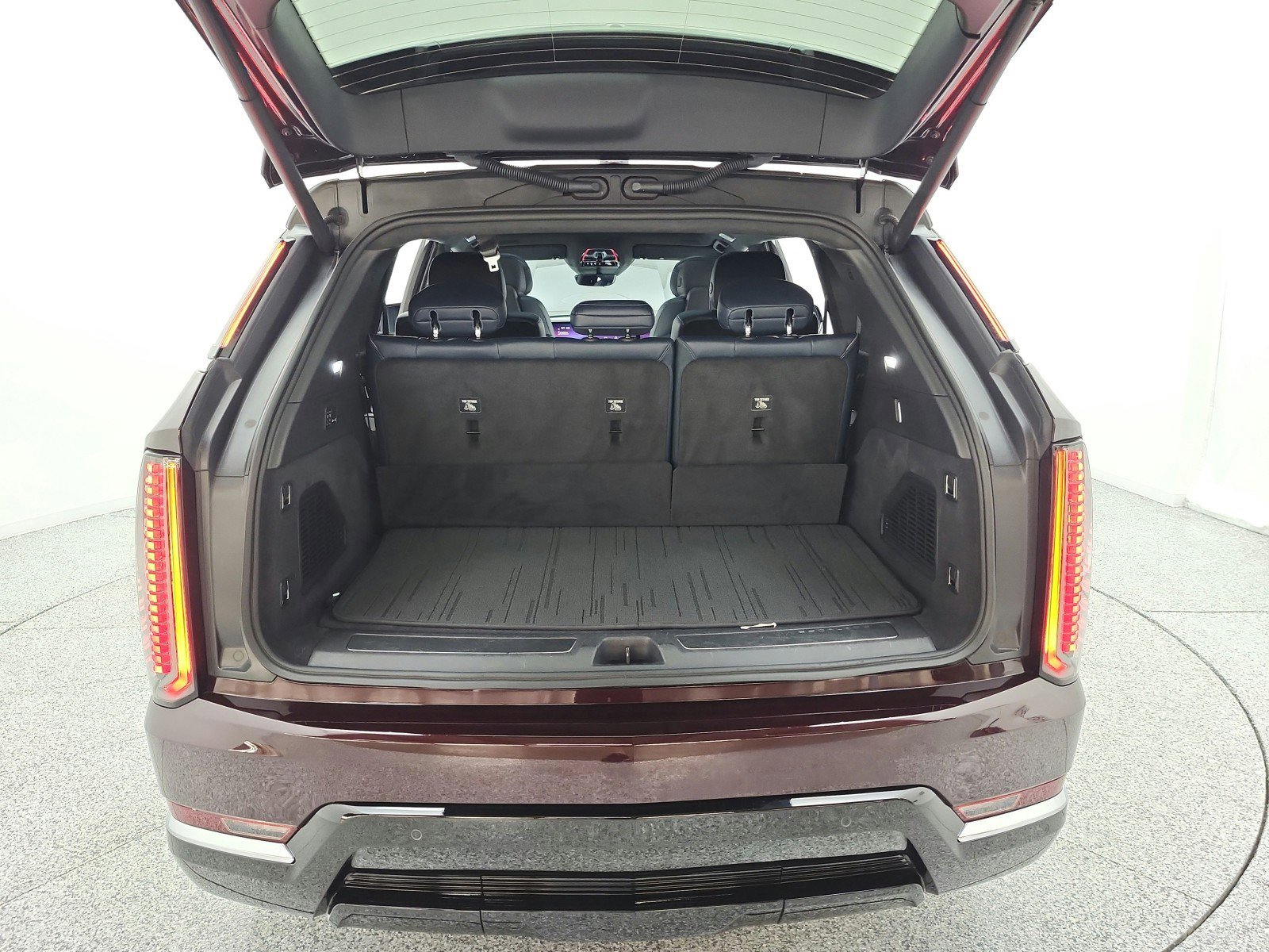 Used 2025 Cadillac Escalade IQ Luxury 2 w/ LPO, Premium Carpet Package AWD/4WD image 16