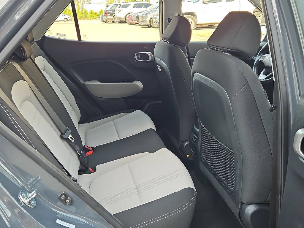 Used 2025 Hyundai Venue SEL FWD image 30
