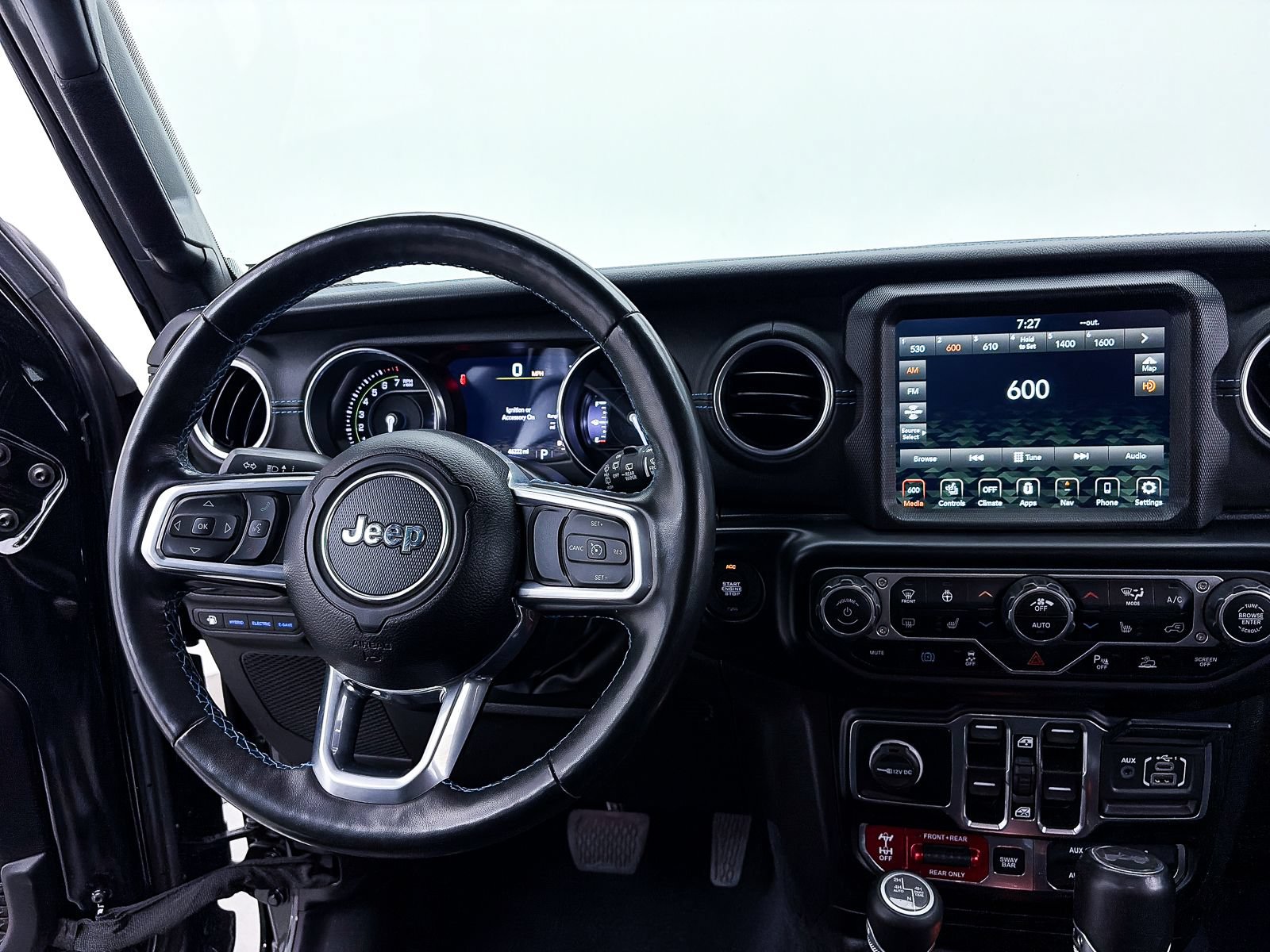 Used 2022 Jeep Wrangler Unlimited Rubicon 4xe w/ Cold Weather Group AWD/4WD image 4