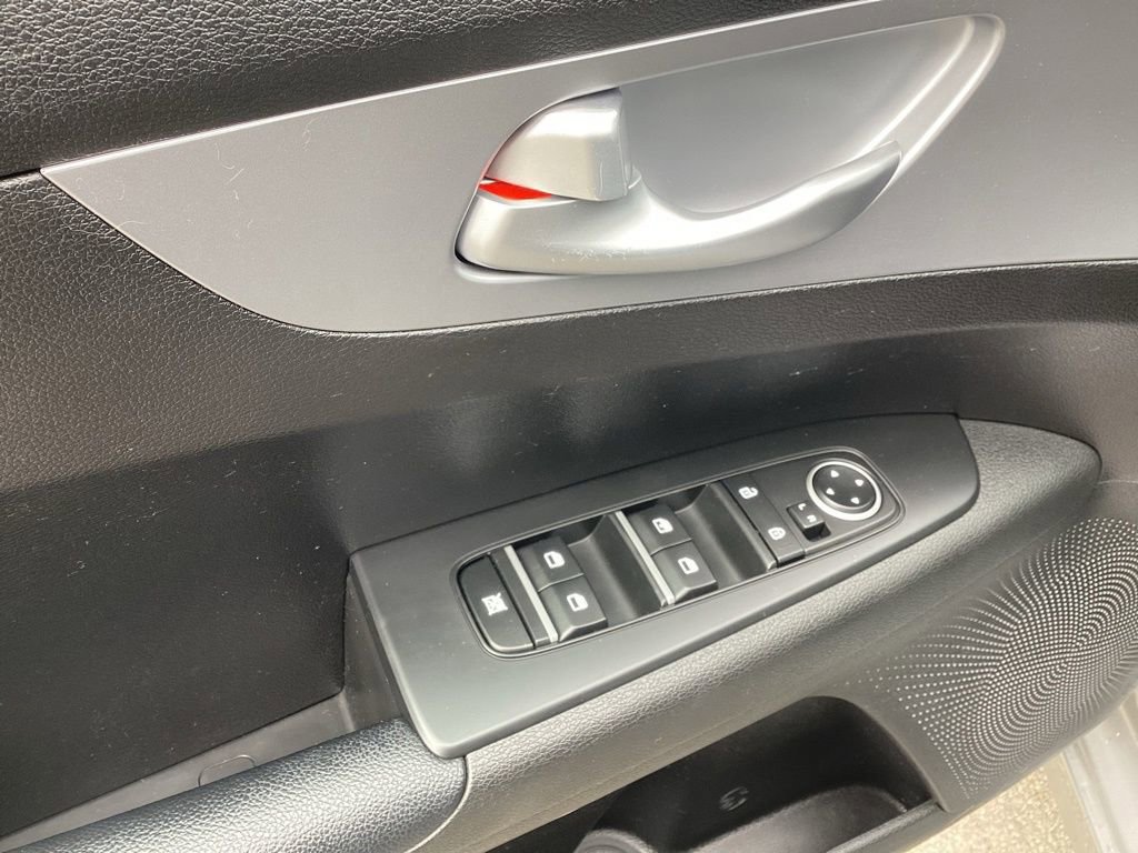 Used 2023 Kia Forte LXS image 10