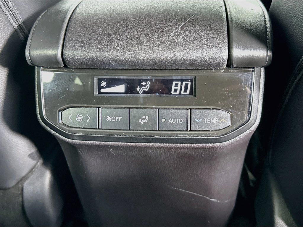Used 2024 Toyota Highlander XLE FWD image 26