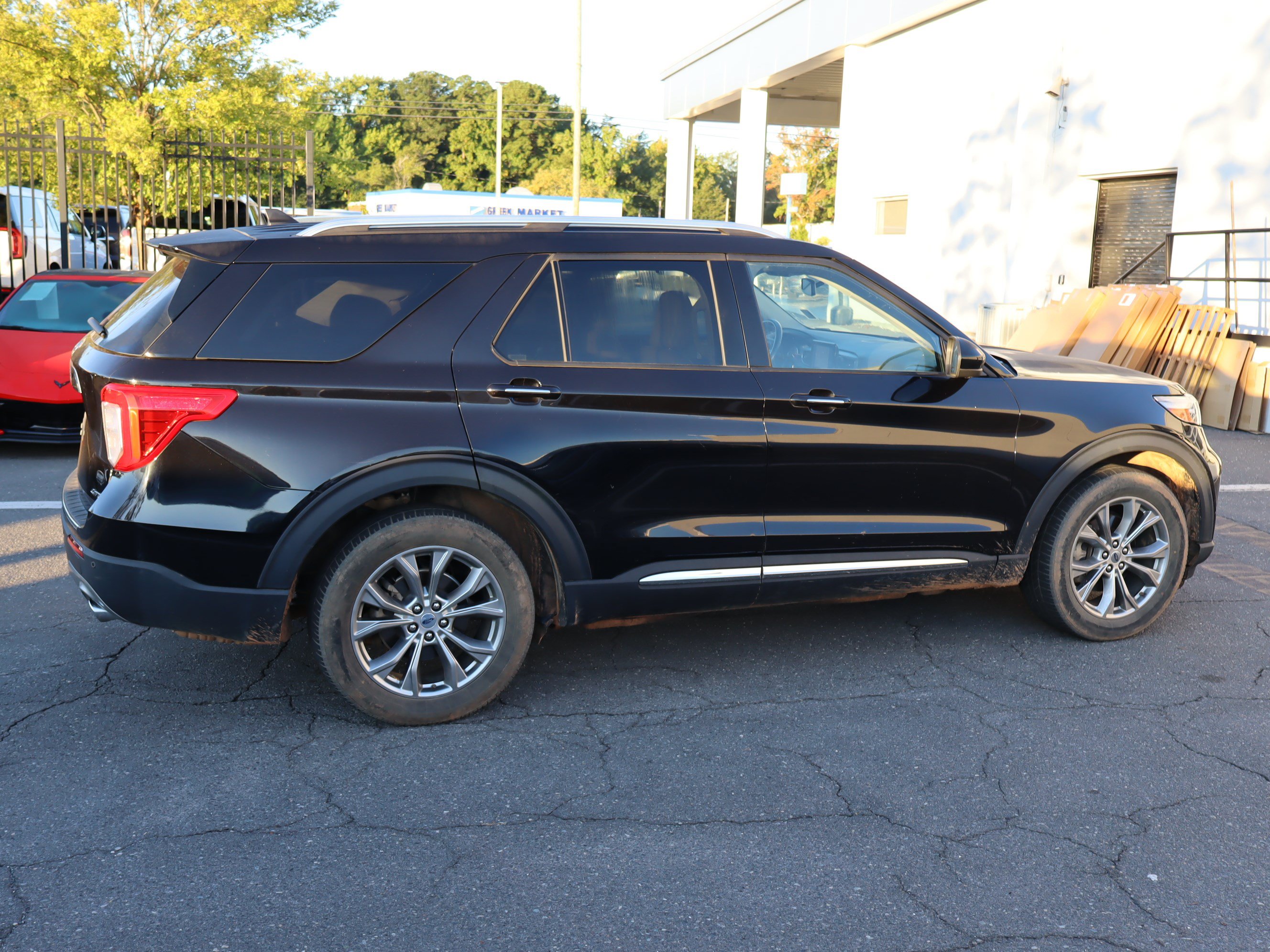 Used 2023 Ford Explorer Limited AWD/4WD image 11