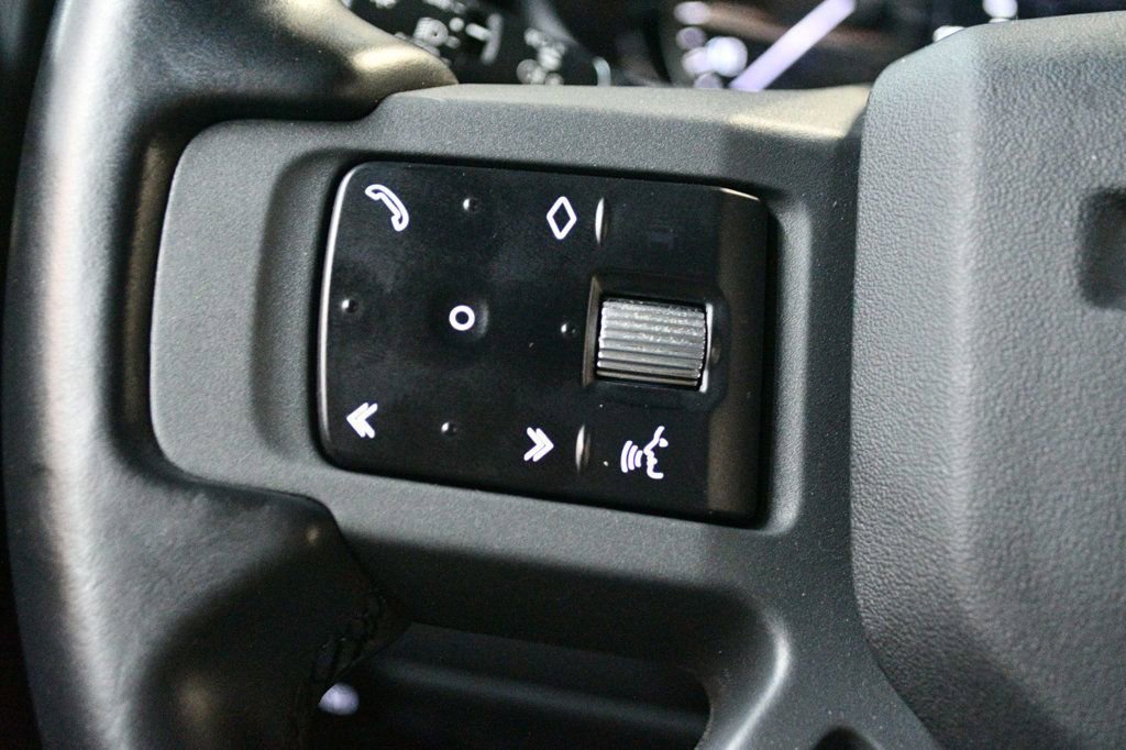 Used 2023 Land Rover Defender 110 X-Dynamic SE image 40
