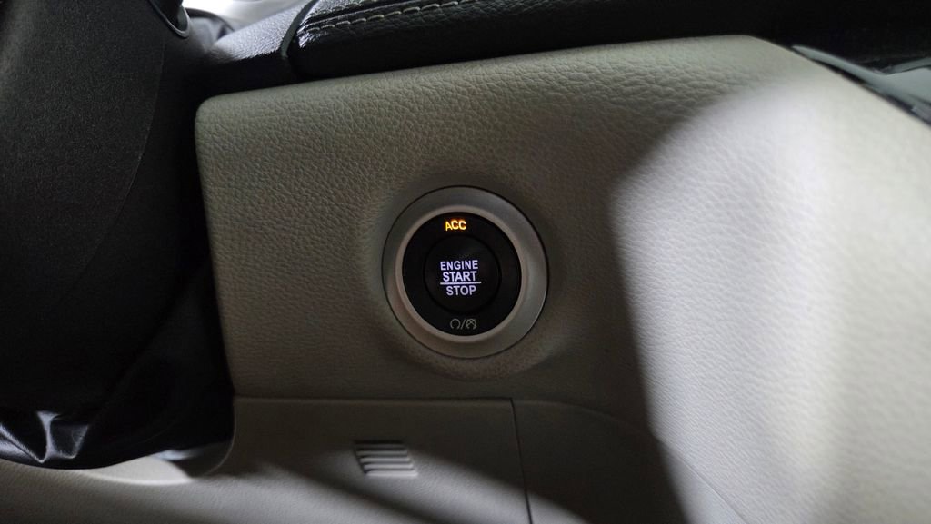 Used 2021 Chrysler Pacifica Touring-L FWD image 21