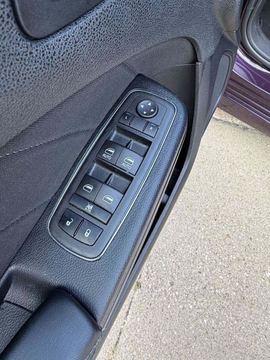 Used 2020 Dodge Charger R/T w/ Blacktop Package RWD image 4