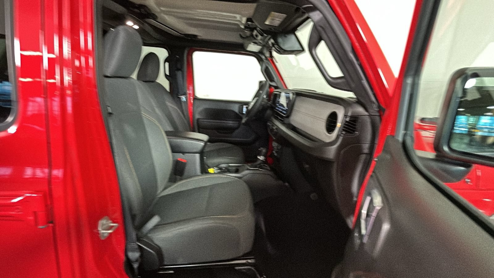 Used 2024 Jeep Wrangler Unlimited w/ Convenience Group AWD/4WD image 34