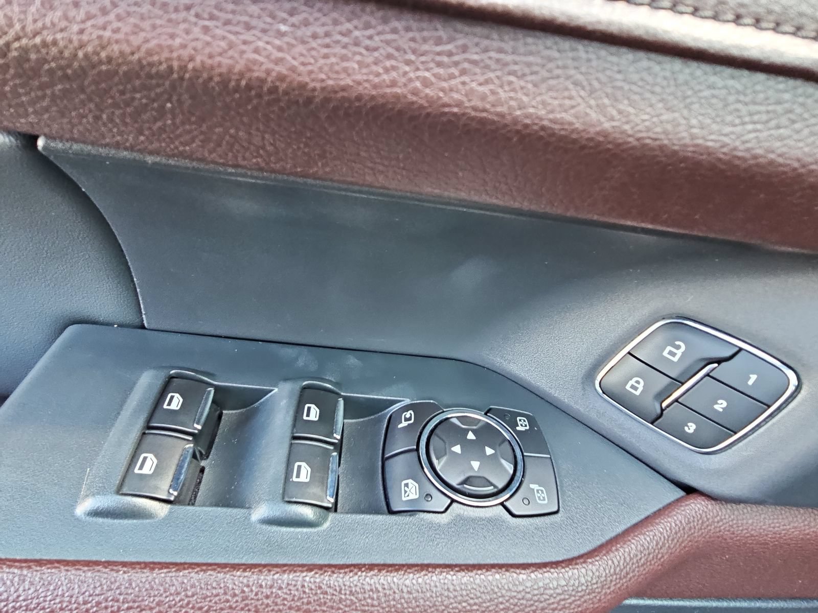 Used 2022 Ford Expedition Limited AWD/4WD image 28