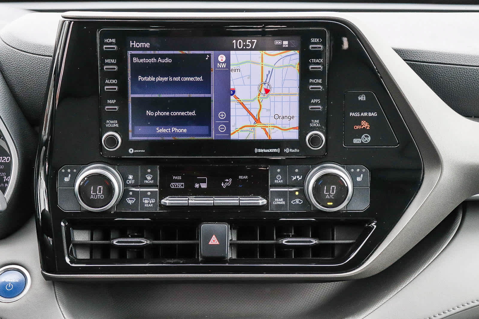 Used 2021 Toyota Highlander XLE AWD/4WD image 18