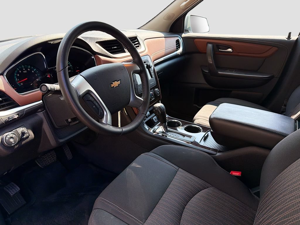 Used 2017 Chevrolet Traverse LT w/ Style and Technology Package FWD image 27