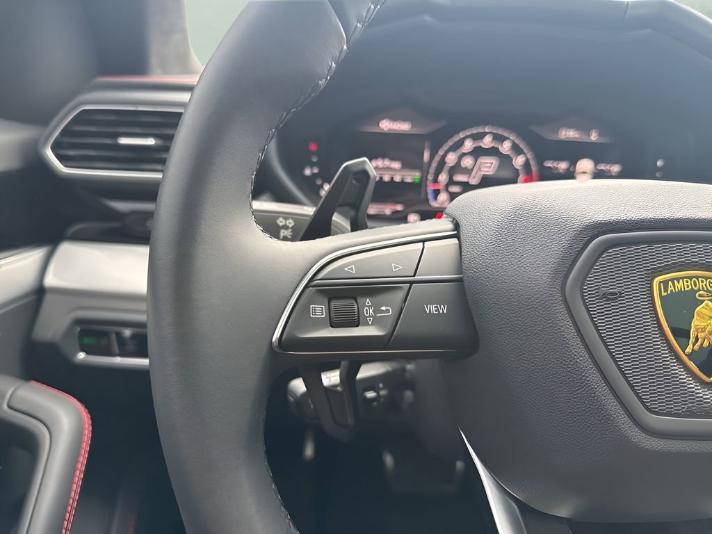 Used 2022 Lamborghini Urus AWD/4WD image 17