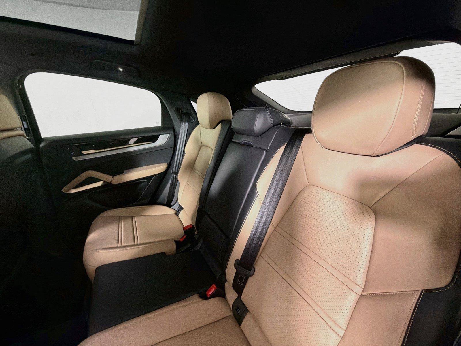 Certified 2025 Porsche Cayenne Coupe AWD/4WD image 26