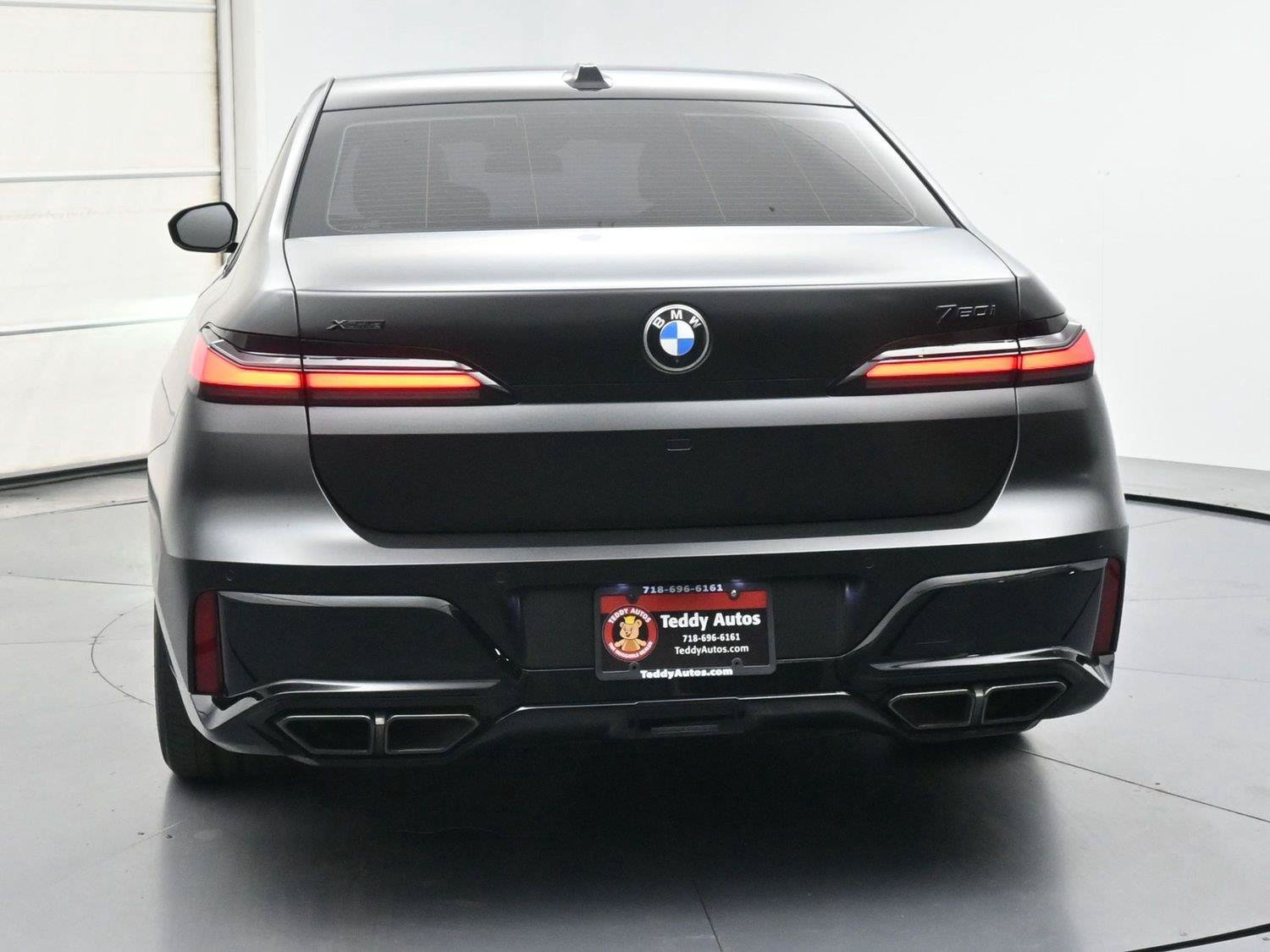 Used 2023 BMW 760i xDrive w/ Executive Package AWD/4WD image 28