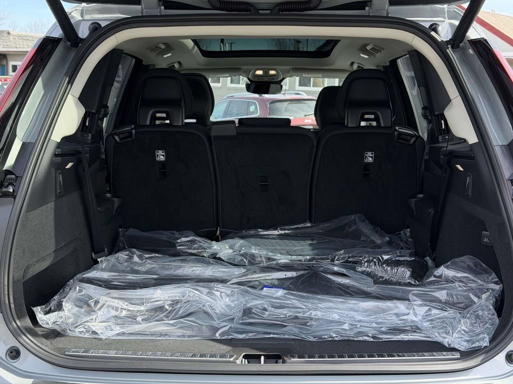 New 2026 Volvo XC90 B6 Plus w/ Protection Package Premier AWD/4WD image 13