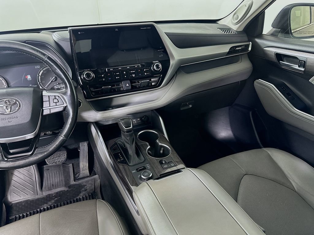 Used 2022 Toyota Highlander Platinum image 18