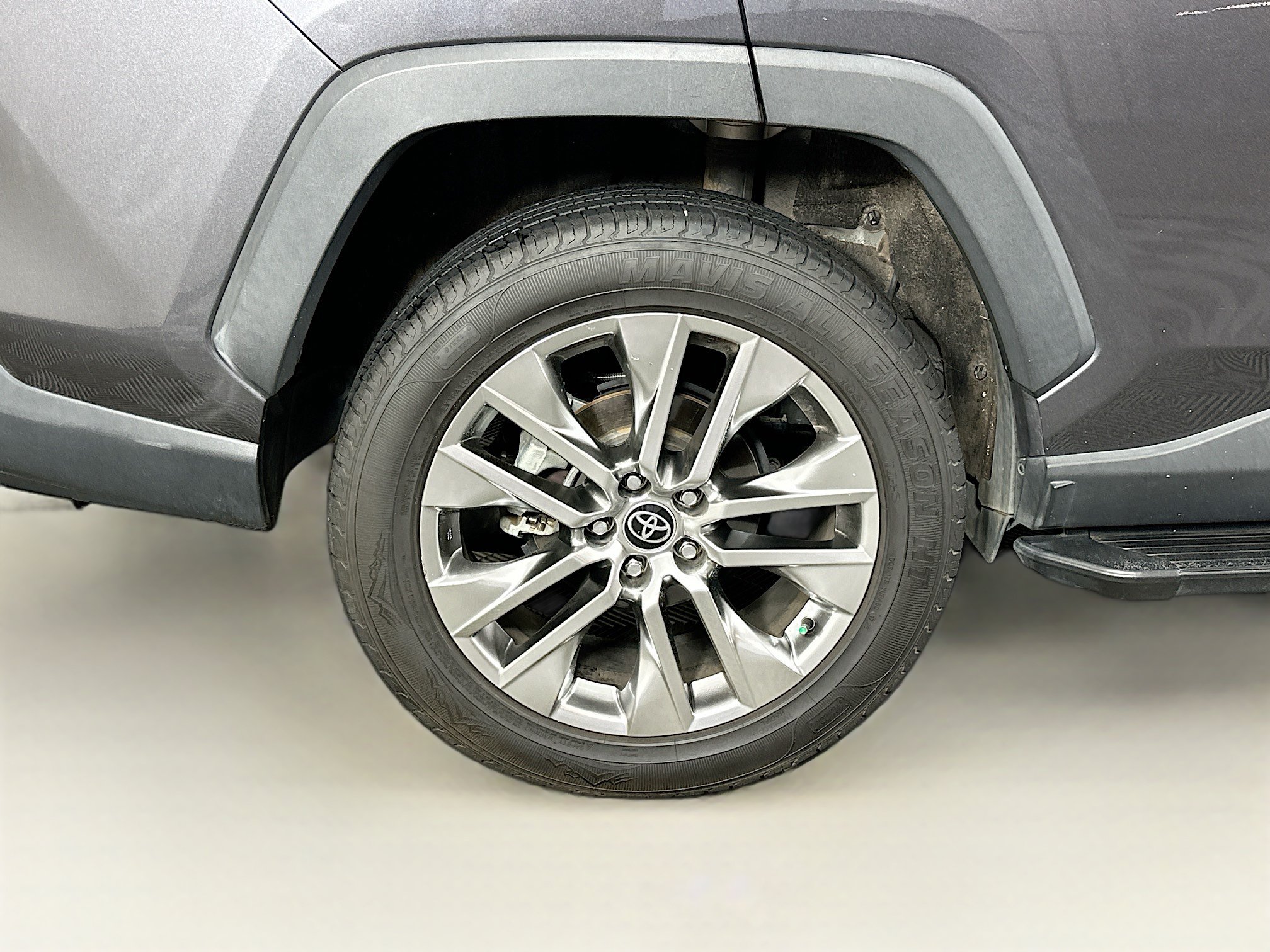 Used 2021 Toyota RAV4 XLE Premium FWD image 11
