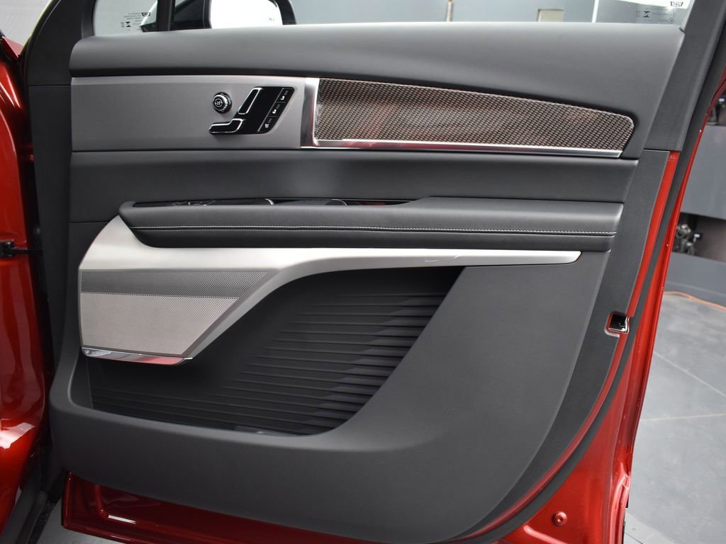 New 2026 Cadillac Vistiq Sport w/ LPO, Floor Liner Package image 38