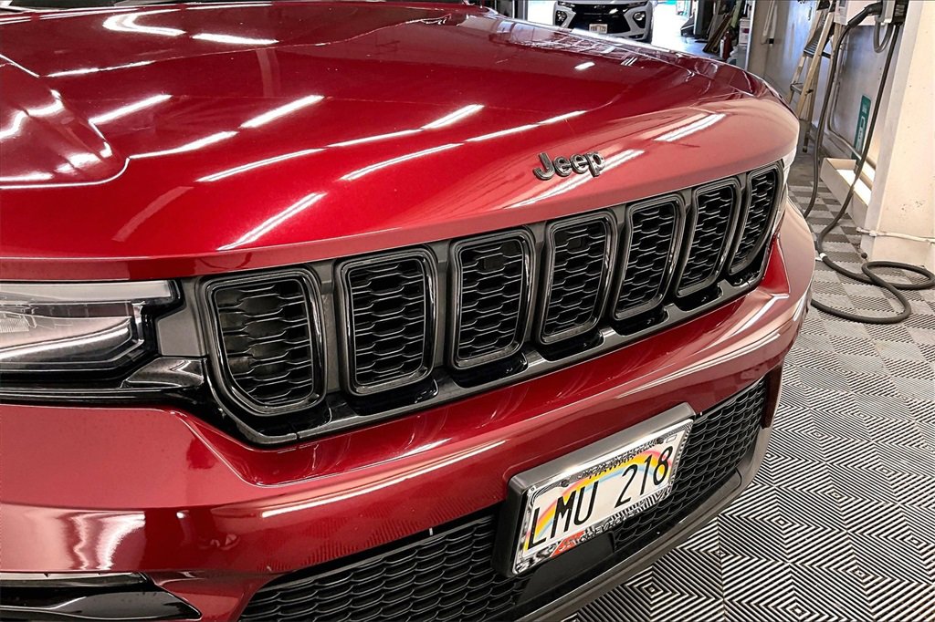 Used 2023 Jeep Grand Cherokee Limited w/ Black Appearance Package image 29