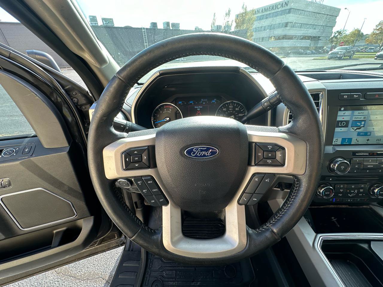 Used 2017 Ford F250 Lariat w/ Lariat Ultimate Package AWD/4WD image 14