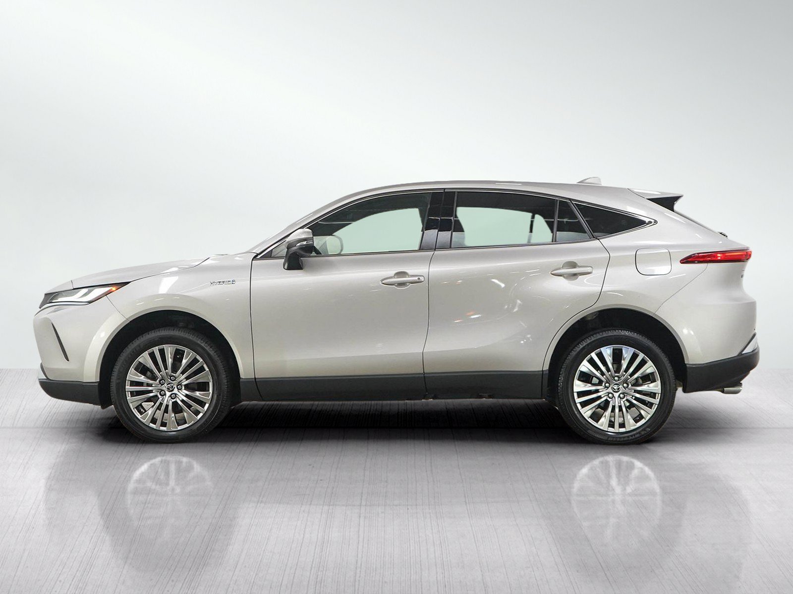 Used 2021 Toyota Venza Limited AWD/4WD image 2
