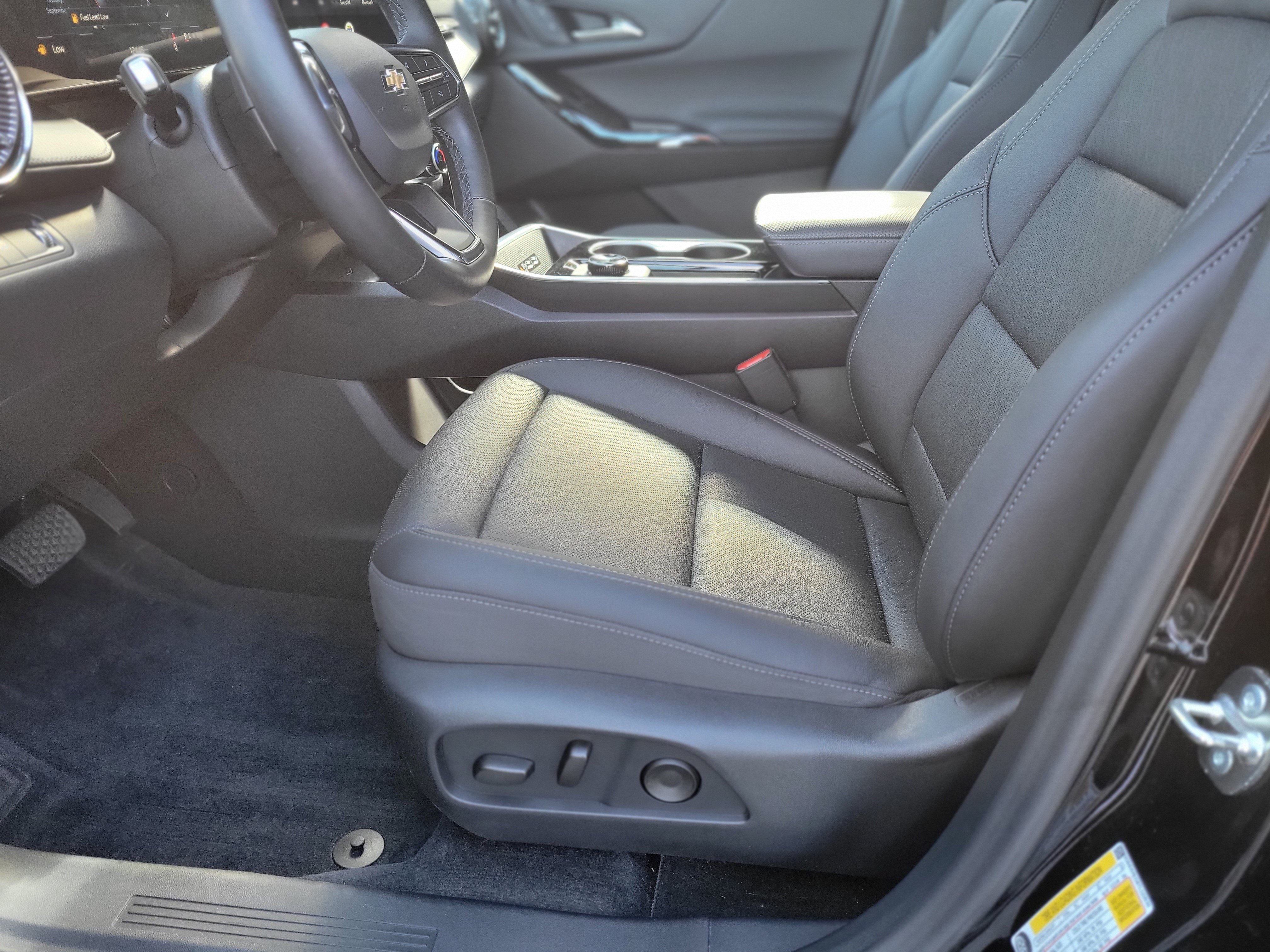 Certified 2026 Chevrolet Equinox LT w/ Convenience Package II FWD image 32