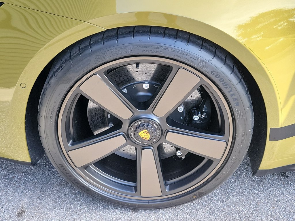 Certified 2026 Porsche 911 Carrera 4 GTS AWD/4WD image 14