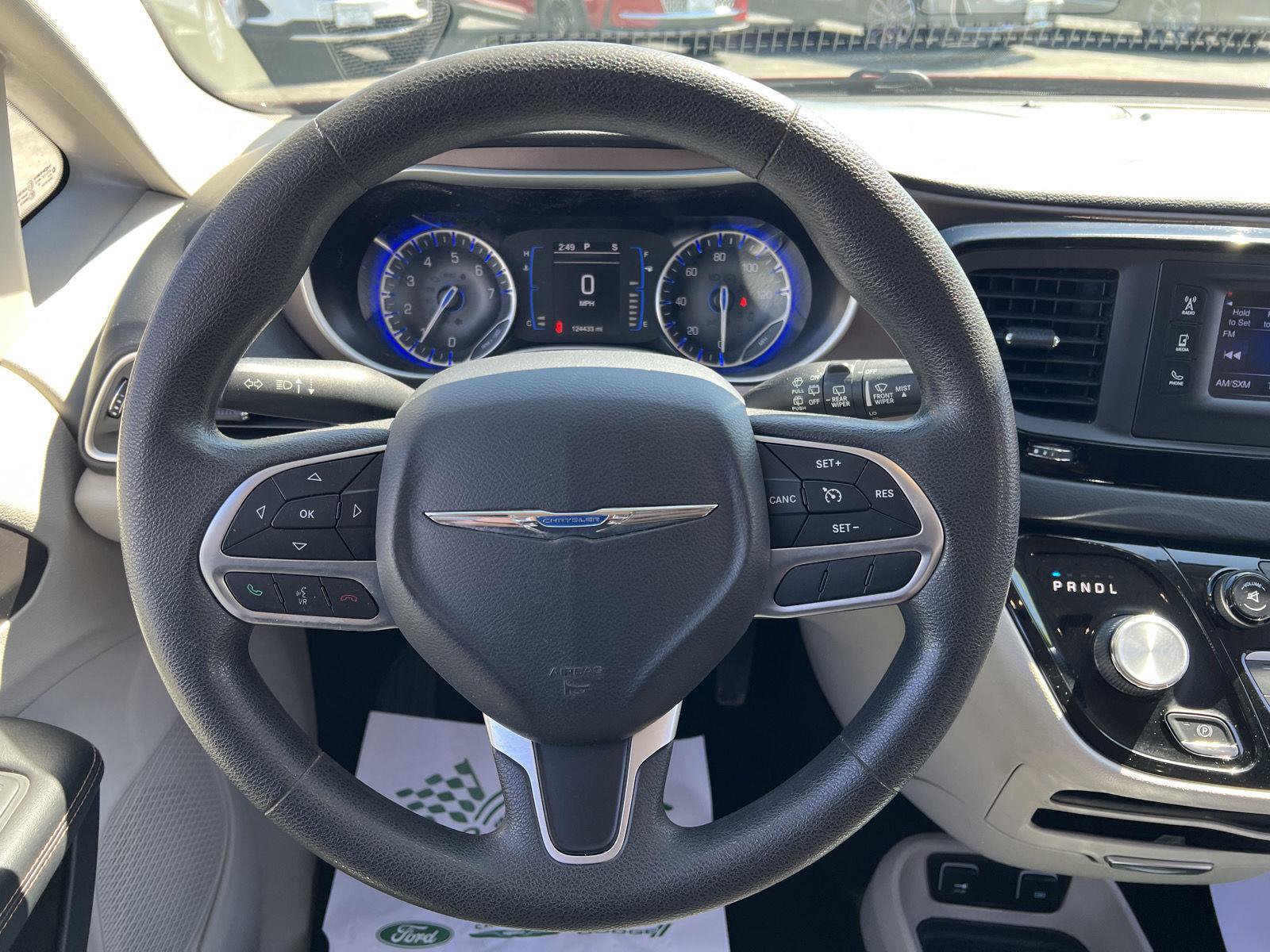 Used 2017 Chrysler Pacifica Touring image 18