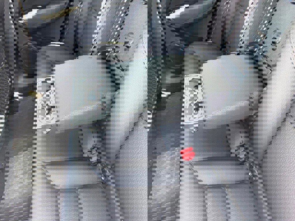 Certified 2025 Volvo XC60 B5 Plus w/ Protection Package Premier image 8