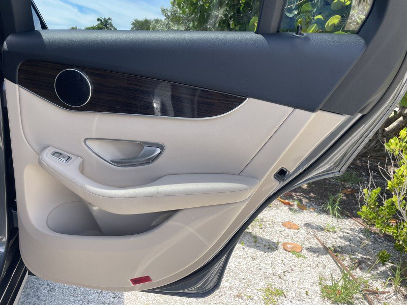 Used 2021 Mercedes-Benz GLC 300 image 24