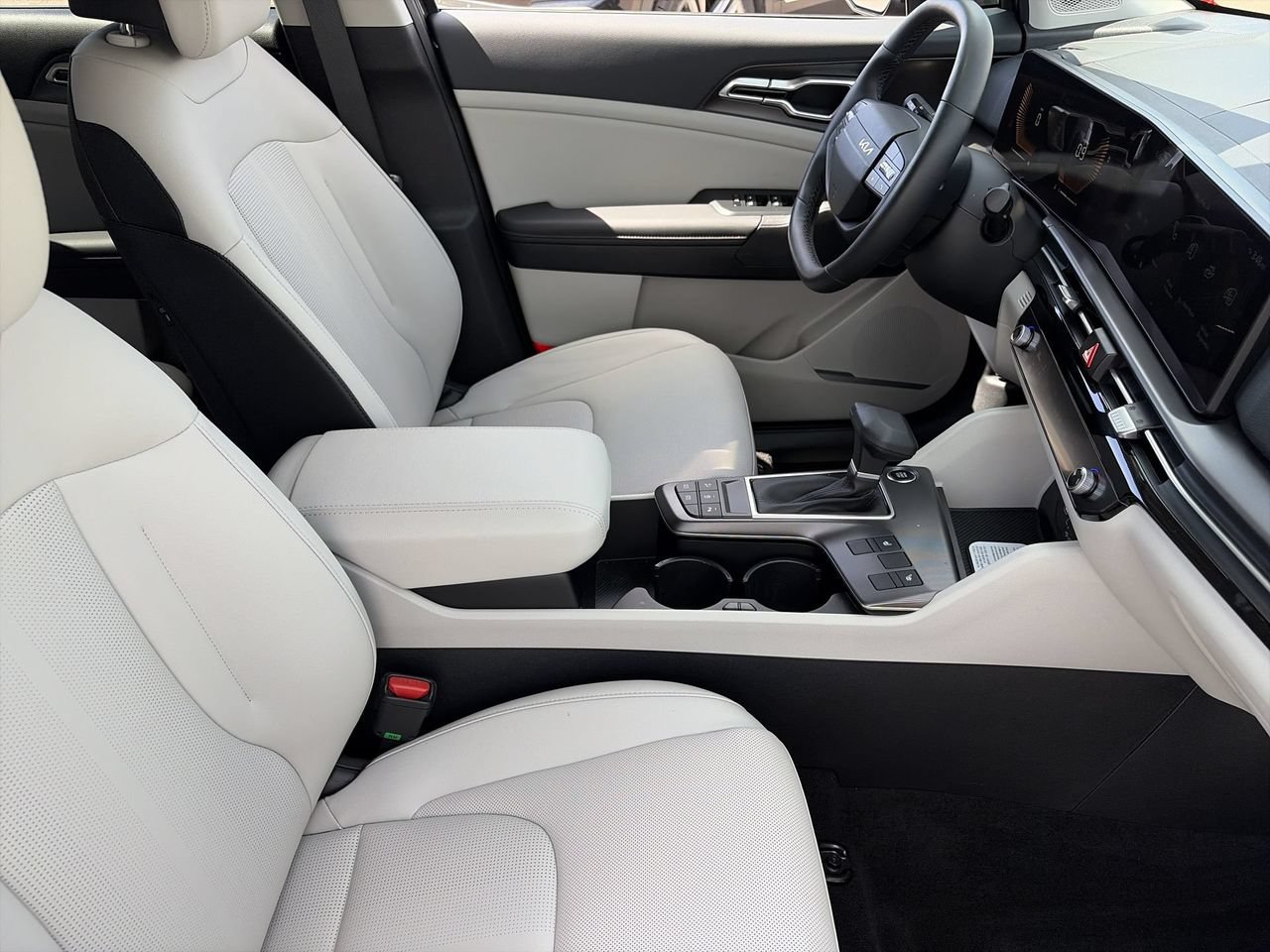 Used 2026 Kia Sportage EX FWD image 12