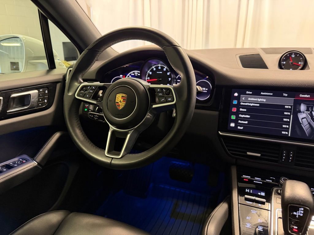 Certified 2023 Porsche Cayenne Platinum Edition image 12