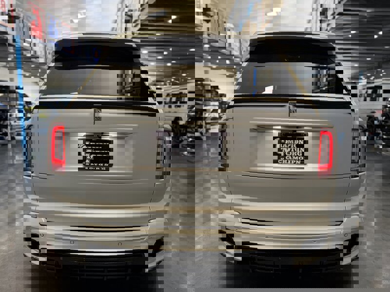 Used 2025 Rolls-Royce Cullinan image 8