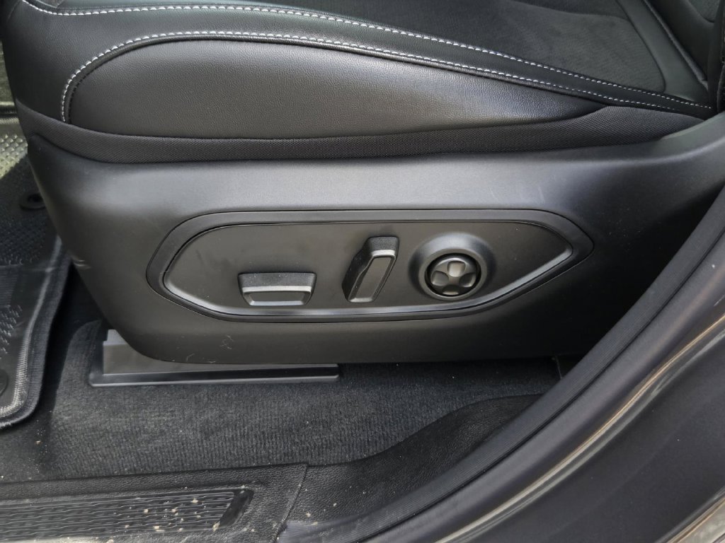 New 2026 Jeep Grand Cherokee Altitude RWD image 28
