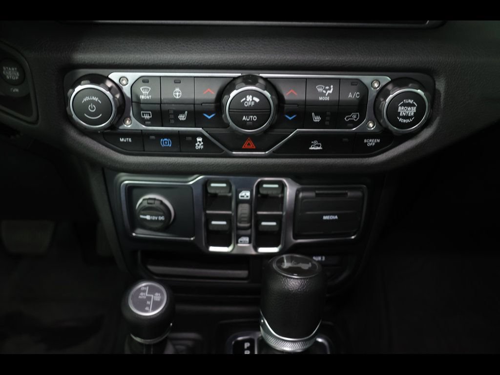 Certified 2024 Jeep Wrangler Unlimited w/ Convenience Group AWD/4WD image 24