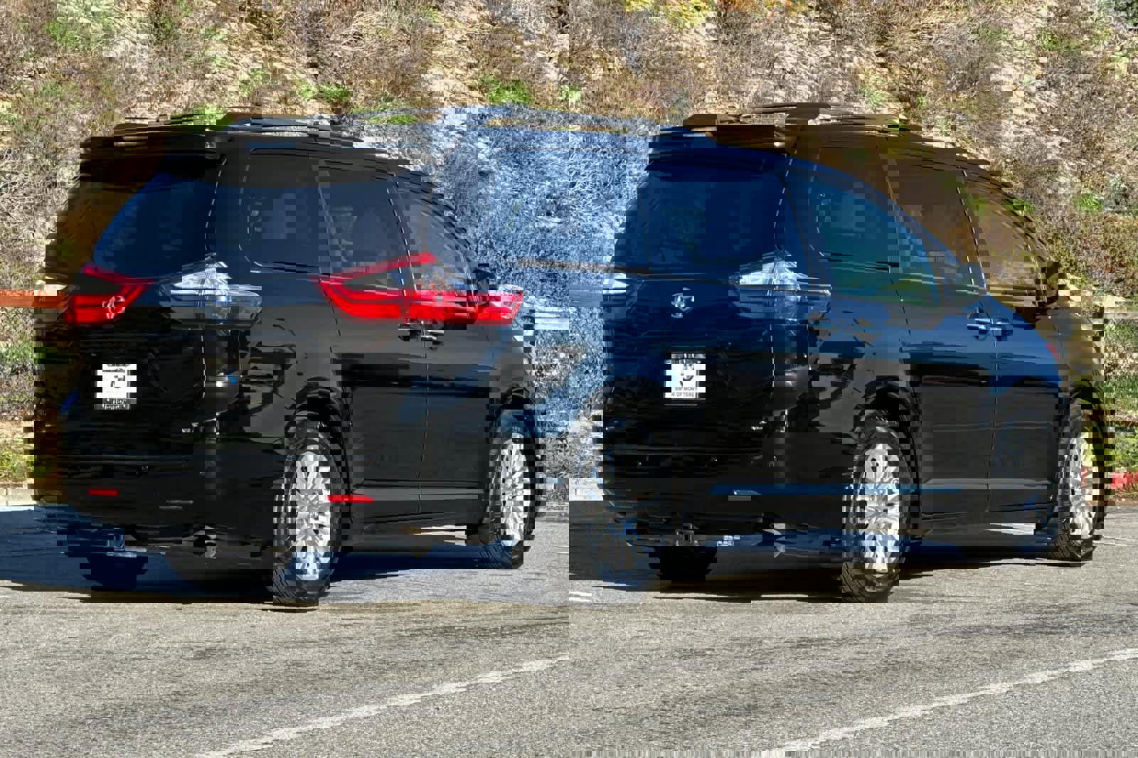 Used 2015 Toyota Sienna XLE Premium video 2