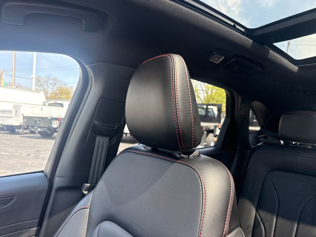 Used 2025 Ford Escape ST-Line Elite w/ Premium Technology Package AWD/4WD image 44