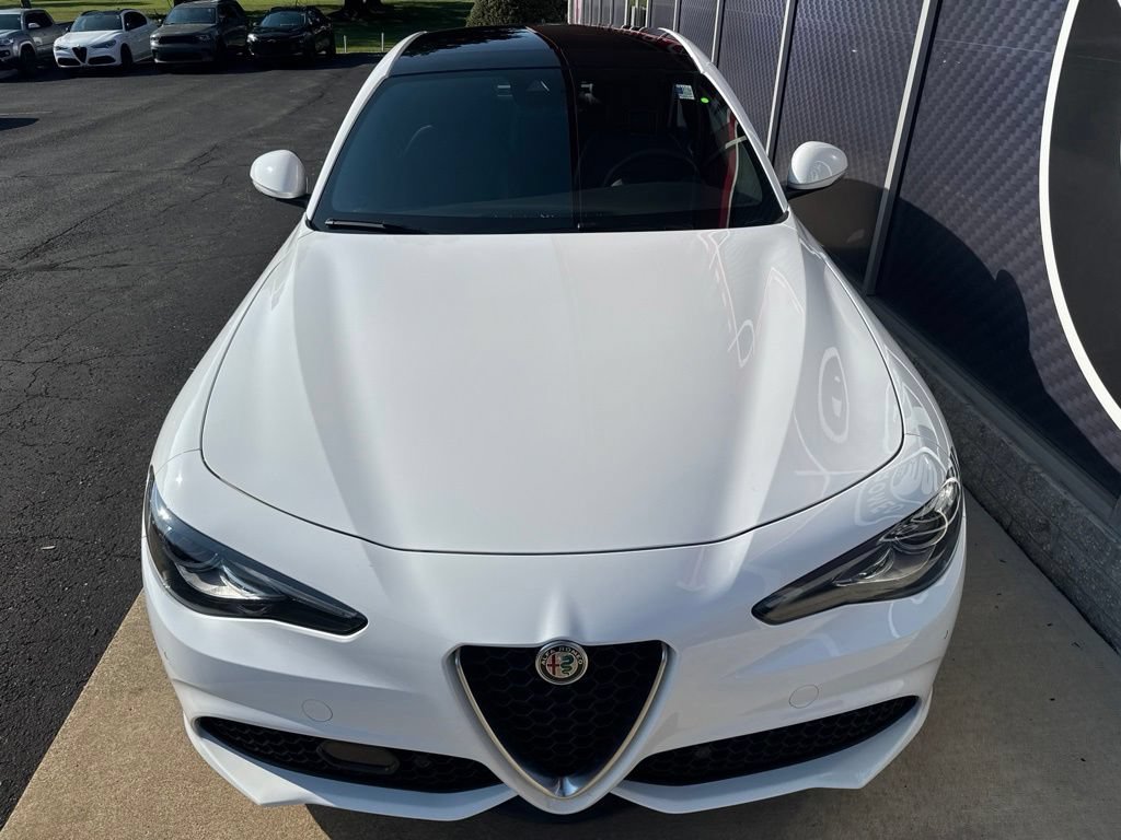 Used 2022 Alfa Romeo Giulia Ti AWD/4WD image 9