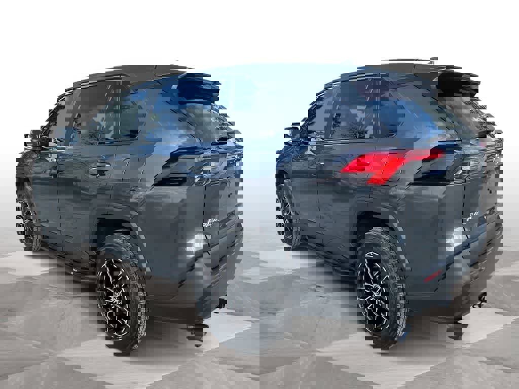 Used 2023 Toyota RAV4 LE FWD image 6