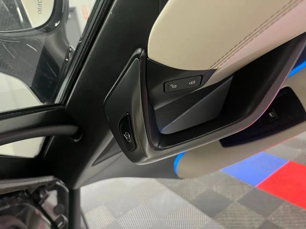 Used 2016 BMW i8 image 20