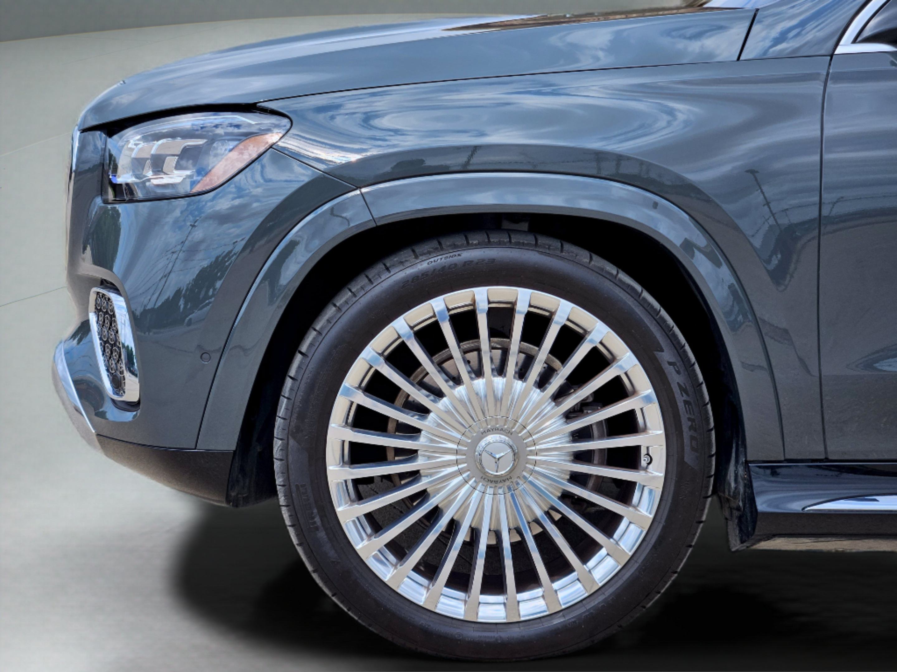 Used 2025 Mercedes-Benz Maybach GLS 600 4MATIC image 31
