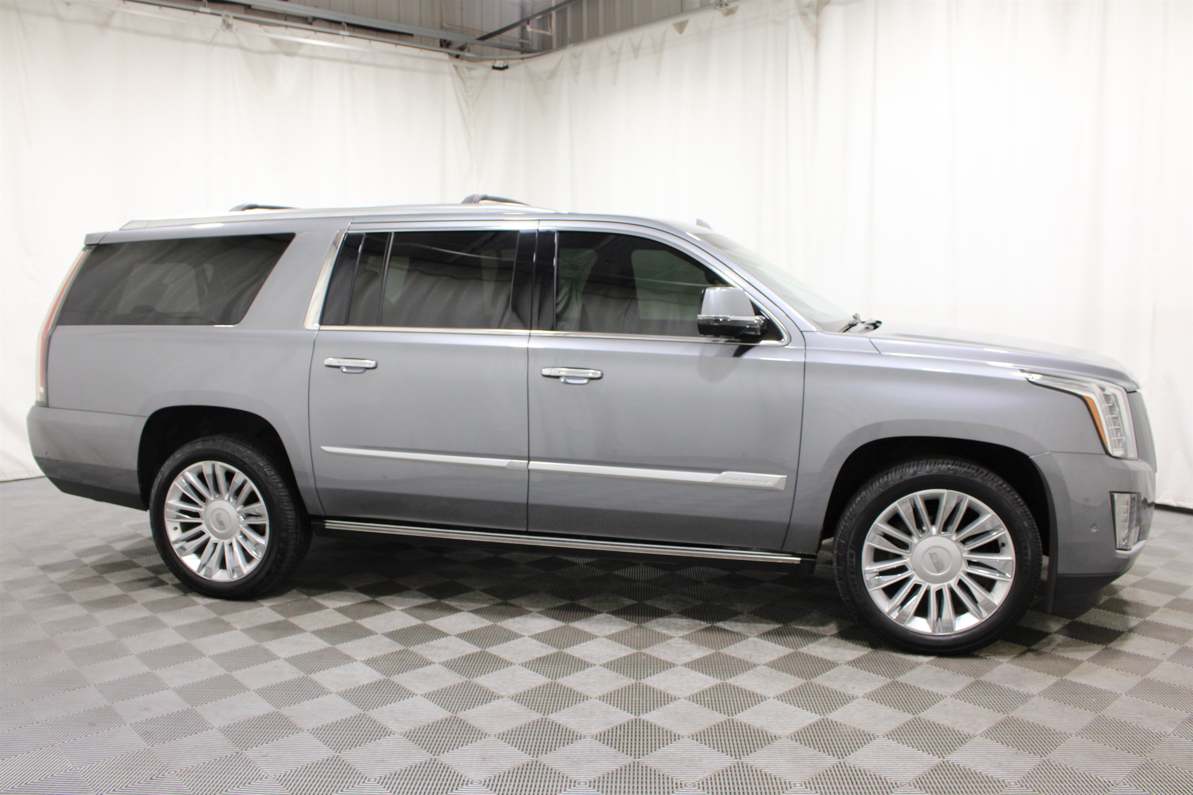 Used 2019 Cadillac Escalade ESV Platinum AWD/4WD image 30