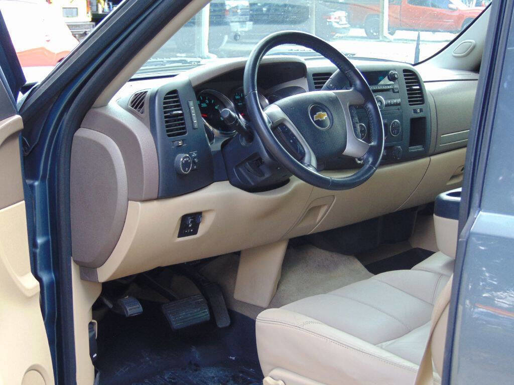 Used 2013 Chevrolet Silverado 2500 LT w/ Interior Plus Package image 21