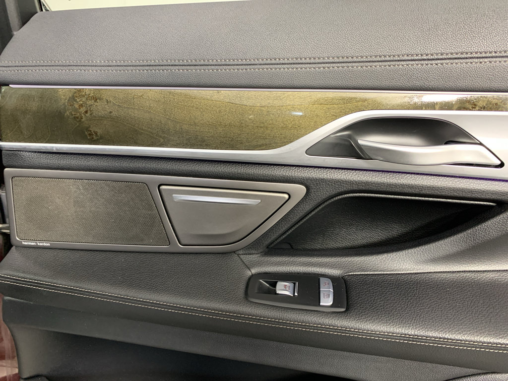 Used 2020 BMW 740i RWD image 39